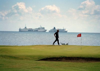 Spela golf i världsklass vid havet i Skåne.
